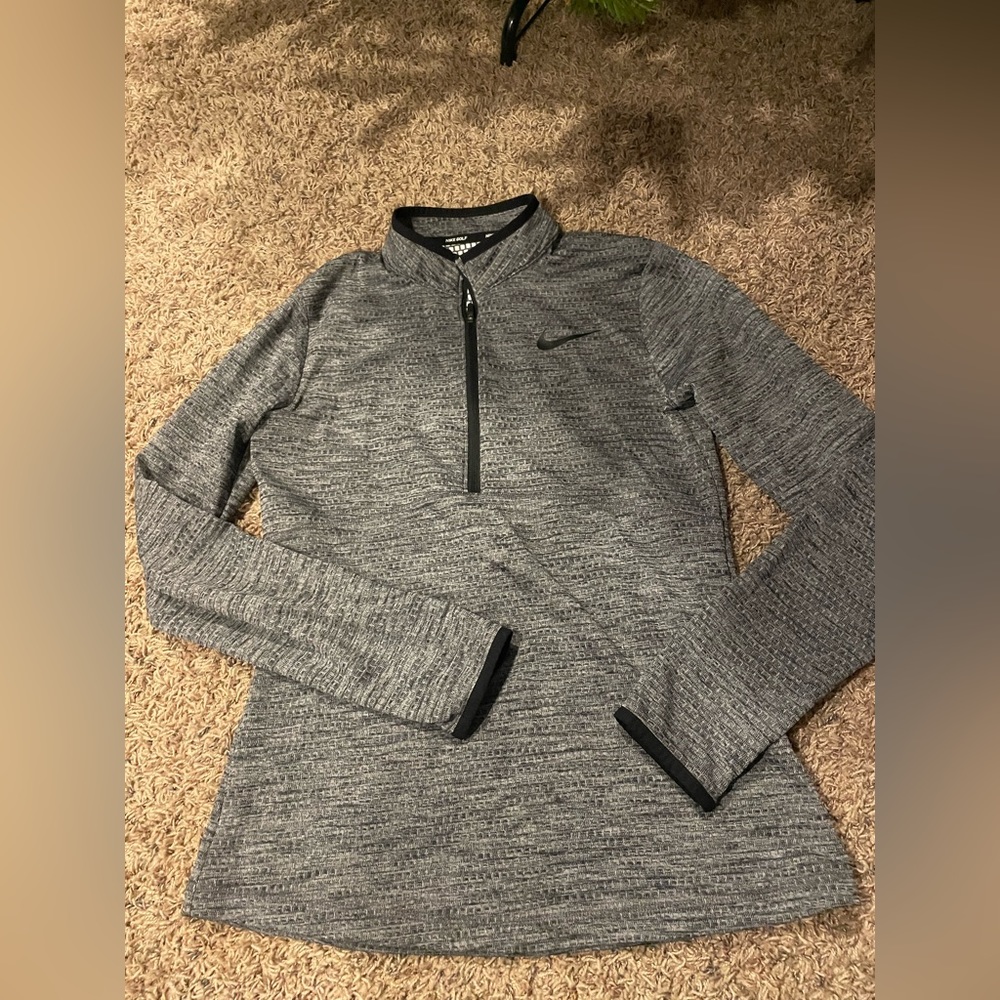 Great condition, Nike dri-fit 1/4 zip long sleeved golf shirt